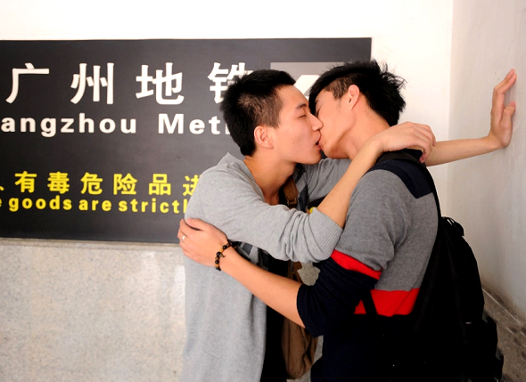 Featured image of post 街头热吻与自我认同