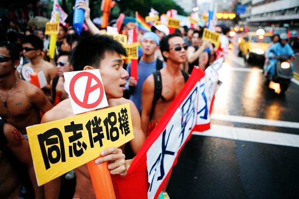 Featured image of post 请支持同性婚姻，否则Gay与Les将牵走你的女/男朋友！