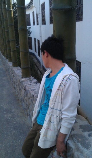 Featured image of post 落地如坠花