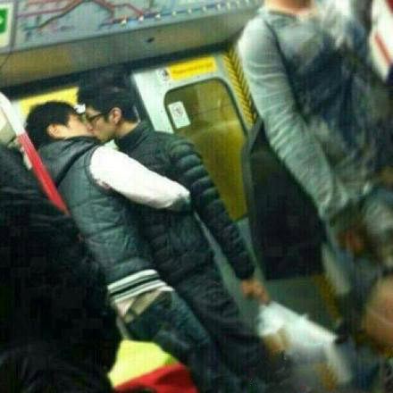 Featured image of post 小0被告性骚扰女生，小1当场舌吻示清白