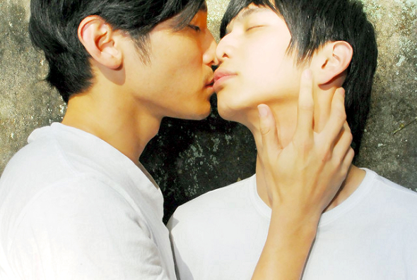 Featured image of post 我们同性的人亲亲吻是不要紧的……